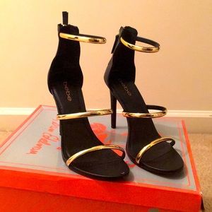 Bebe Black & Gold Heels 8.5
